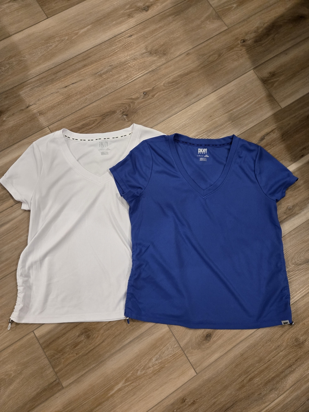DKNY V-Neck Short Sleeve Tee Bundle in Royal Blue and White Size Large